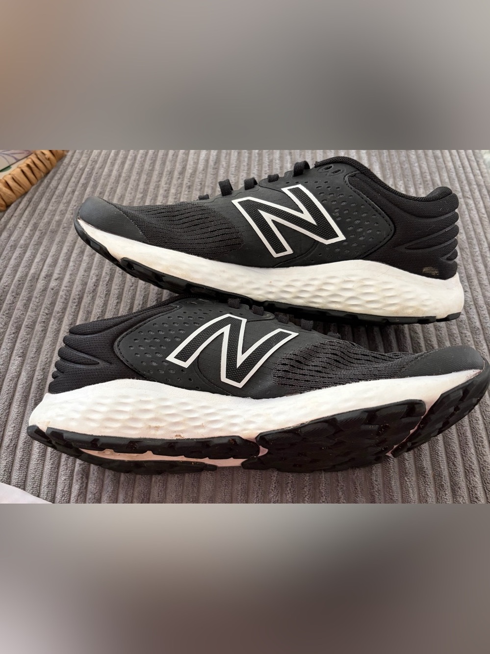 New Balance 520 V7 Women's Black and White Athletic Running Shoes